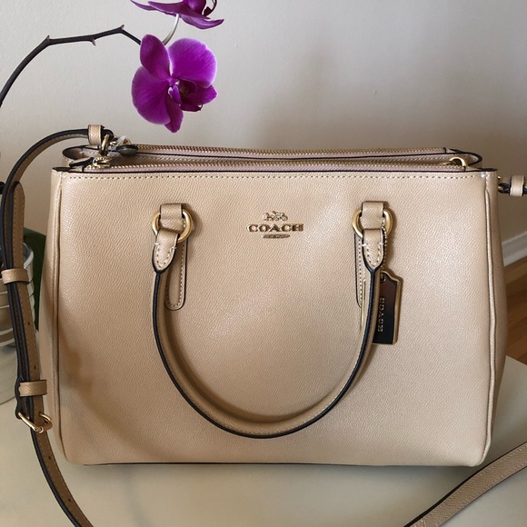 Coach Handbags - BRAND NEW COACH LARGE SURREY CARRYALL